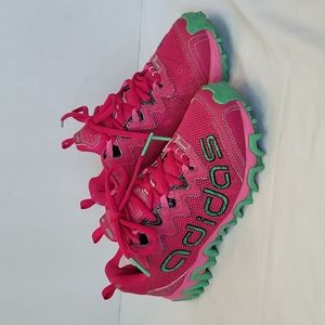 Adidas vigor TR 3 trail running sneaker shoe in pink and mint green. Size 5